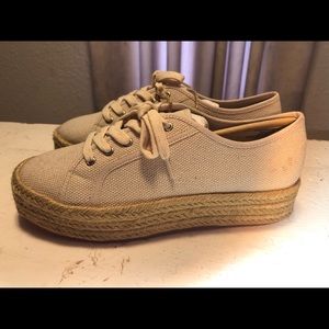 Platform sneaker